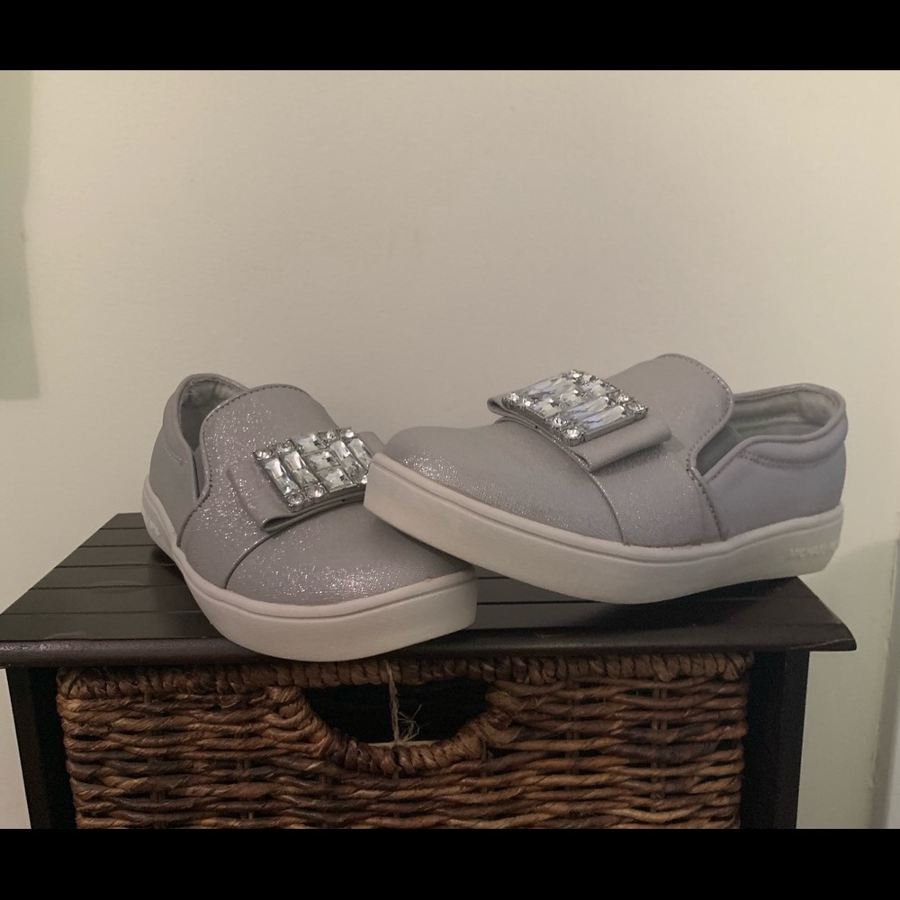 Girl’s Michael Kors Ivy Cara Sneakers Size 2 NWB